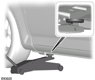 Note: If your vehicle is fitted with sideskirts, remove the cover beforepositioning the vehicle jack.